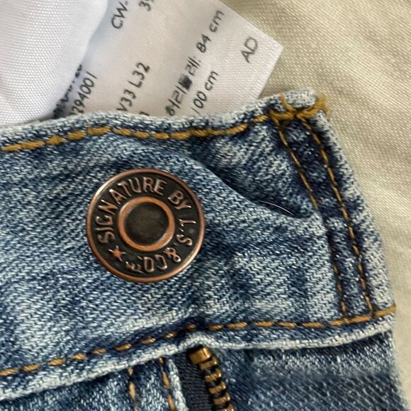 Vintage Relaxed Straight Leg Levi’s - Picture 6 of 16